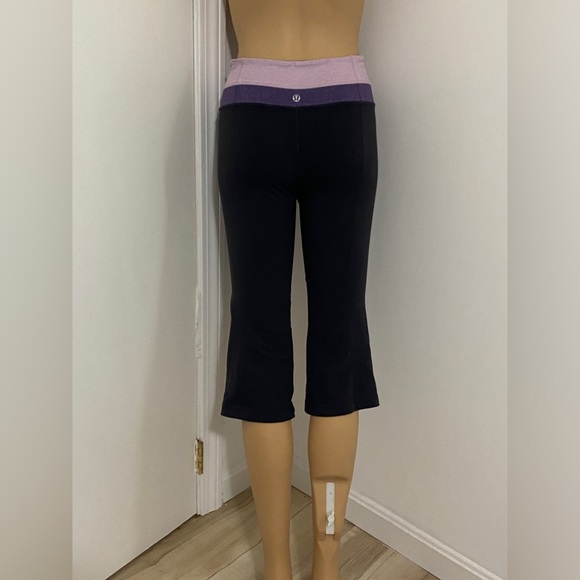 2 pairs Lululemon Groove Crop bundle - Picture 7 of 12